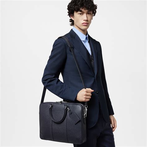 lv porte-documents voyage pm|Porte Documents Voyage PM Taiga Leather .